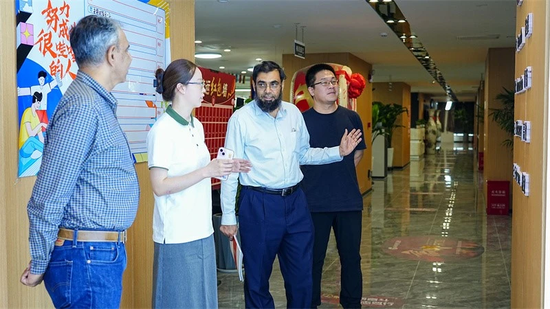 Gnee Customer visit Gnee Customer visit